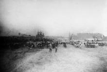 Пожарные части Одессы на параде на Куликовом поле, впереди бранд-майор Э.Э. Лунд, 1903 г.