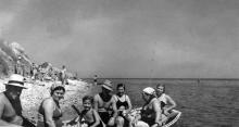 Одесса, на пляже на 8-й станции Фонтана, 1956 г.