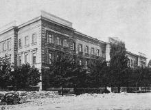 Пехотное юнкерское училище по Старопортофранковской улице. Фотография в книге «Одесса. 1794–1894». 1894 г.