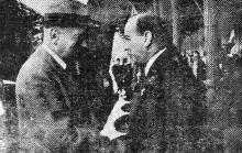 Одесса. Губернатор Транснистрии Г. Алексяну приветствует министра путей сообщения Германии Дормюллера на перроне вокзала. 2 октября 1943 г. Фото из «Одесской газеты»