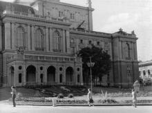 Одесса. Театральная площадь возле театра оперы и балета. 1958 г.