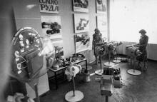 В музее Одесского завода «Стройгидравлика». г. Одесса, июль 1981 г. (7403)
