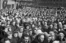 Траурный митинг по поводу смерти И.В. Сталина. З-д им. Окт. революции. 8 марта 1953 г.