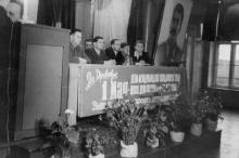 Торжественное собрание в клубе завода ЗОР по поводу 1 мая 1954 г. Одесса. 1954 г. Феохари (1762)