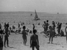 На пляже в Лузановке. Одесса. 1962 г. Одесса, С. Белозеров (1130)