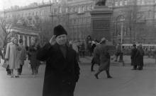 На площади Советской Армии в Одессе. Слева Доска почета Центрального района. 1960-е годы
