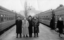 На перроне вокзала в Одессе, ноябрь 1958 г.