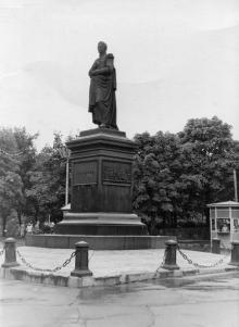 Памятник Воронцову на площади Советской Армии. Одесса. 1958 г.