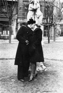 В сквере Чарльза Дарвина. Одесса, март 1949 г.