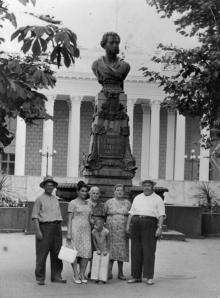 Памятник Пушкину на площади Коммуны. 1963 г.