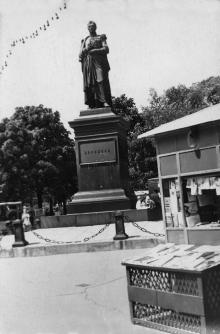 Памятник М.С. Воронцову на площади Советской Армии. Одесса, 1950-е гг.