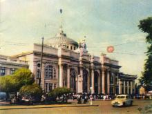 Железнодорожный вокзал. Фото в иллюстрированном буклете «Одесса», 1957 г.