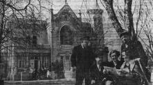 В санатории ВЦСПС № 3 имени Чувырина. Фото Я. Левита в газете «Знамя коммунизма», 11 апреля 1953 г.