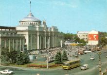Одесса. Железнодорожный вокзал. Фото А. Рязанцева. Набор открыток «Одесса». 1988 г.