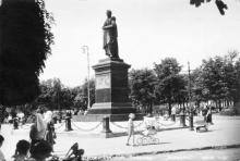 Памятник М.С. Воронцову на Соборной площади