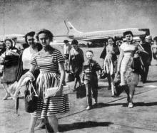 В аэропорту. Фото в буклете «Одесса», 1964 г.