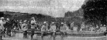 Лагерь казаков на Соборной площади, со стороны Преображенской улицы, фото из газеты, 1905 г.
