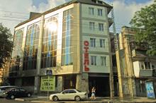 Гостиница «Зирка» на месте бывшего кинотеатра. Фото О. Владимирского. 13 июля 2010 г.