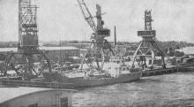 Первые причалы морского торгового порта. Фото в книге «Белгород-Днестровский». 1973 г.