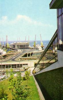 Вид на морський вокзал. Фото А. Підберезького. З комплекту листівок «Одеса» 1973 р.