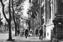 Улица Н.В. Гоголя, справа дом № 12. Фото в фотобуклете «Одесса. Страницы литературы и искусства», 1973 г.