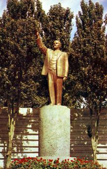 Памятник В.И. Ленину. Фото Д. Бальтерманца в книге-фотогармошке «Одесса». 1970-е гг.