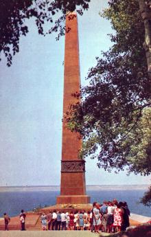 Памятник Неизвестному матросу. Фото Д. Бальтерманца в книге-фотогармошке «Одесса». 1970-е гг.