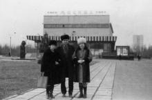Перед кинотеатром «Москва» в парке им. Горького. Одесса. 1970-е гг.