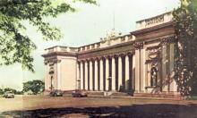 Здание Горсовета. Фотография в буклете «Одесский порт». Конец 1950-х гг.