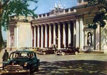 Одесса. Здание горсовета. Фото А. Кричевского на открытке из комплекта «Одесса», 1959 г.