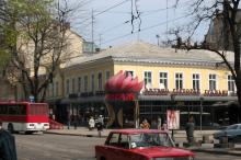 Угол улиц Преображенской и Греческой. Фото Анатолия Дроздовского, апрель, 2004 г.
