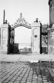 Одесса. Ворота в начале улицы Короля Михая (Преображенской). 1942-1943 гг.