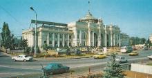 Залізничний вокзал. Фото Б. Мінделя з комплекту «Одеса», 1989 р.