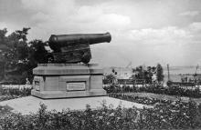 Одесса. Историческая пушка. Фото О. Малаховского. Открытка из набора «Одесса», 1961 г.