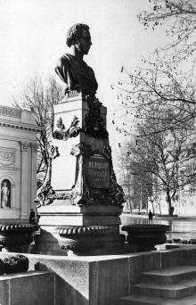 Одесса. Памятник А.С. Пушкину. Фото В. Шишина. Открытка из набора «Одесса», 1961 г.