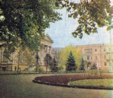 Площадь коммуны. Археологический музей. Фото в брошюре «Одесская туристская база», 1972 г.