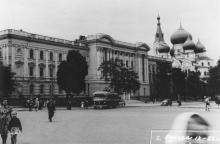 Привокзальная площадь, вид на семинарию на ул. Чижикова. 1955 г.