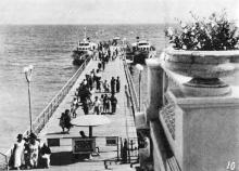 Морской пассажирский причал в Аркадии. Фотография в фотогармошке «Одесса». 1962 г.