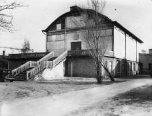Первый павильон Одесской киностудии. Фото из коллекции Ольги Щербаковой. Конец 1940-х гг.