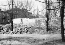 Остатки довоенного мультцеха Одесской киностудии. Фото из коллекции Ольги Щербаковой. Конец 1940-х гг.
