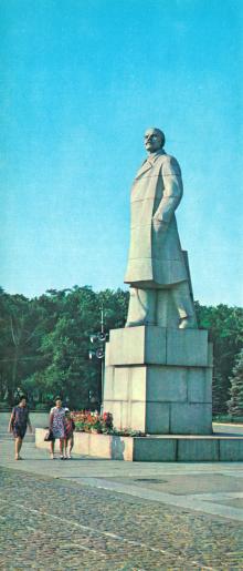 Памятник В.И. Ленину. Фото Б. Минделя на панорамной открытке из комплекта «Одесса». 1978 г.