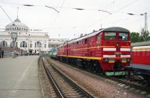 Одесса. На перроне железнодорожного вокзала. Фото Владимира Стозуба. 2000 г.