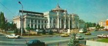 Будинок залізничного вокзалу. Фото Б. Мінделя на листівці з комплекту «Одеса». 1982 р.