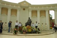 Открытие памятника Г.Г. Маразли на Греческой пл., фотограф О. Владимирский, 2 сентября 2004 г.