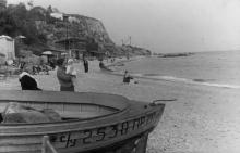 Одесса. Пляж на 9-й ст. Большого Фонтана, за мысом Аркадия. 1960-е гг.
