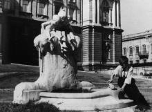 Одесса. Скульптура-фонтан «Молодость». Фото П. Домбровского. 1943 г.