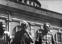 Одесса. Снимок сделан на перроне железнодорожного вокзала. 1950-е гг.