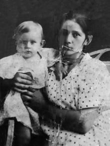 Полина Михайловна с братом Виктором. 1925 г.