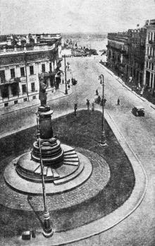Одесса. Памятник К. Марксу на площади К. Маркса. Фото А. Шайхета. 1936 г.