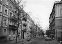 Переулок Чайковского. Слева дом № 12, 1840-е, арх. Д.Б. Скудиери. Одесса. 1980-е гг.
